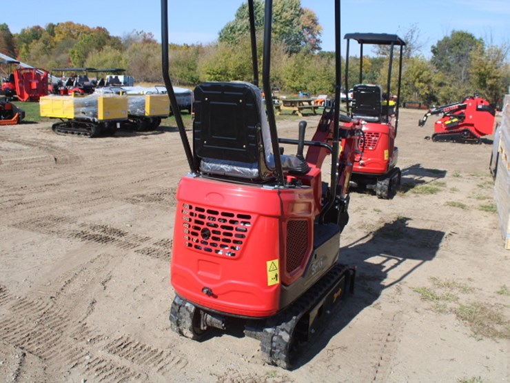 #600-•-sh15-mini-excavator-image-3