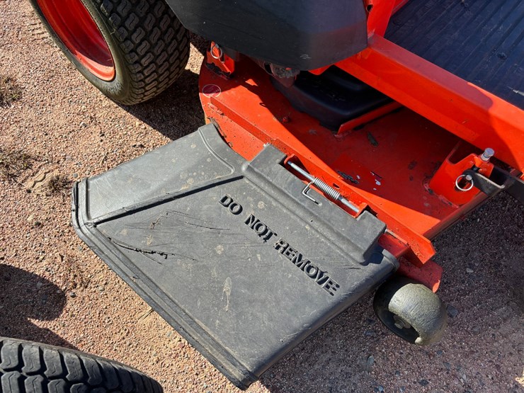 #1926-•-kubota-z122r-zero-turn-lawn-mower-image-12