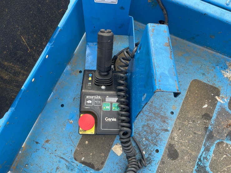 #1901-•-2016-genie-gs2632-electric-scissor-lift-image-22