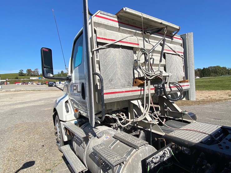 2020-international-lt625-daycab-haul-truck-image-4