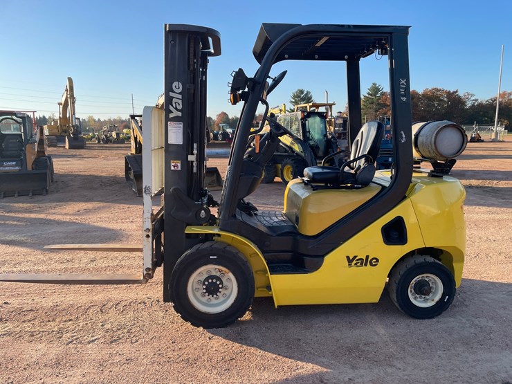 #1882-•-2022-yale-40ux-glp040ux-lp-forklift-image-8