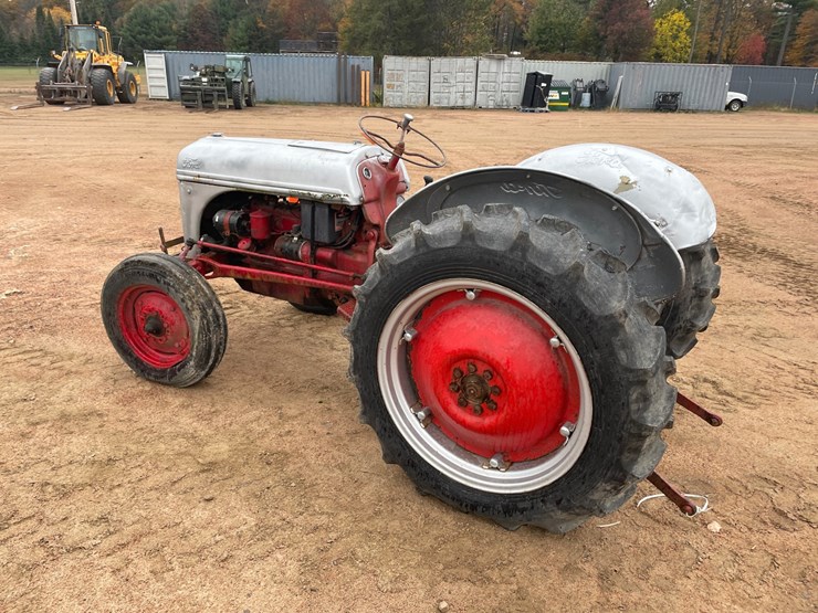 #1856-•-ford-tractor-image-6