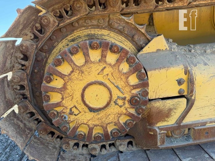 2020-caterpillar-d1-image-28