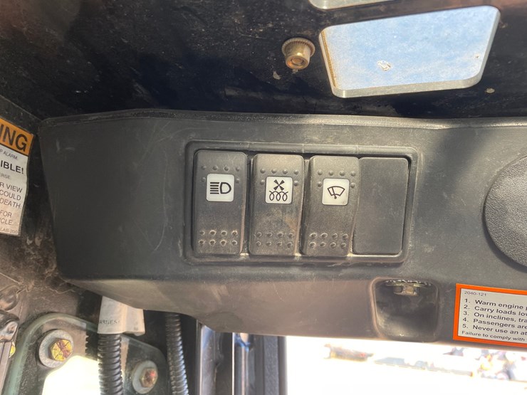 #1071-•-2017-asv-rt-30-tracked-skid-steer-image-27