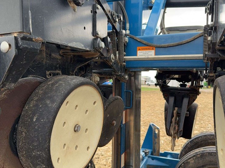 kinze-3600-planter,-16/31-box-fill,-no-tills,-corn-and-soybean-meters,-ground-drive,-markers,-kpm-iii-monitor,-fold-box,-s/n--624526-image-4