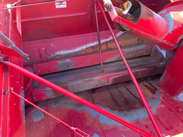 #1898-•-1991-ih-1660-axial-flow-combine-image-53