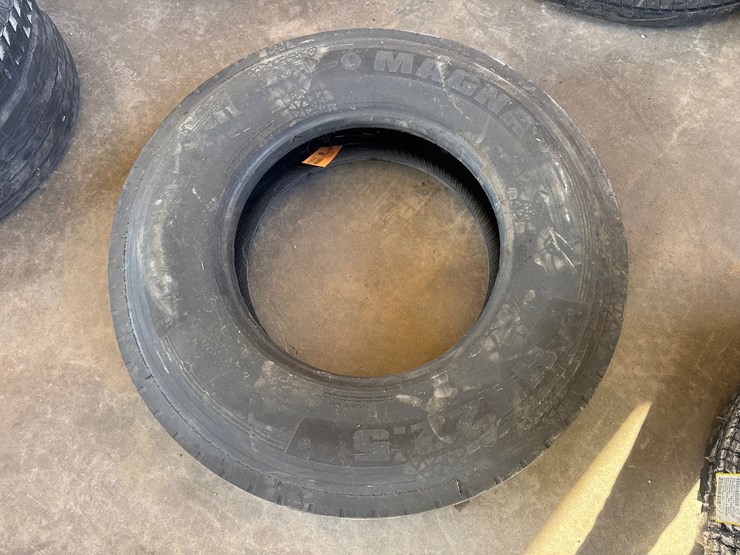 #6993-•-(1)-magna-11r22.5-steel-radial-commercial-tire-image-2