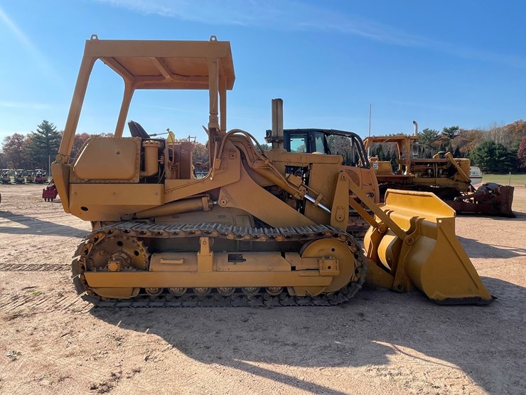 #1910-•-komatsu-d575-1-track-loader-image-4
