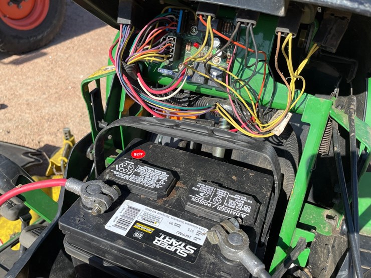 #1010-•-john-deere-gt245-riding-lawn-mower-image-10