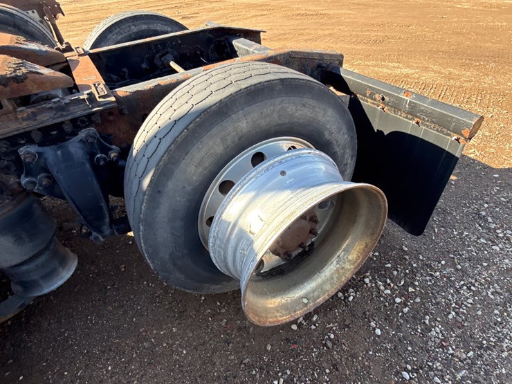 #6905-•-2007-freightliner-day-cab-non-runner-semi-tractor-(wi-title-in-delay)-image-22