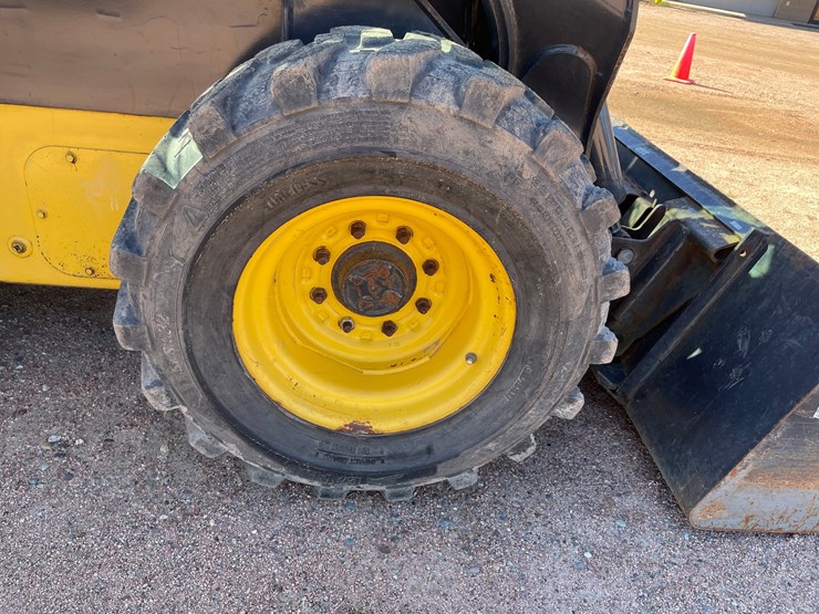#1959-•-2015-new-holland-l230-skid-steer-image-12