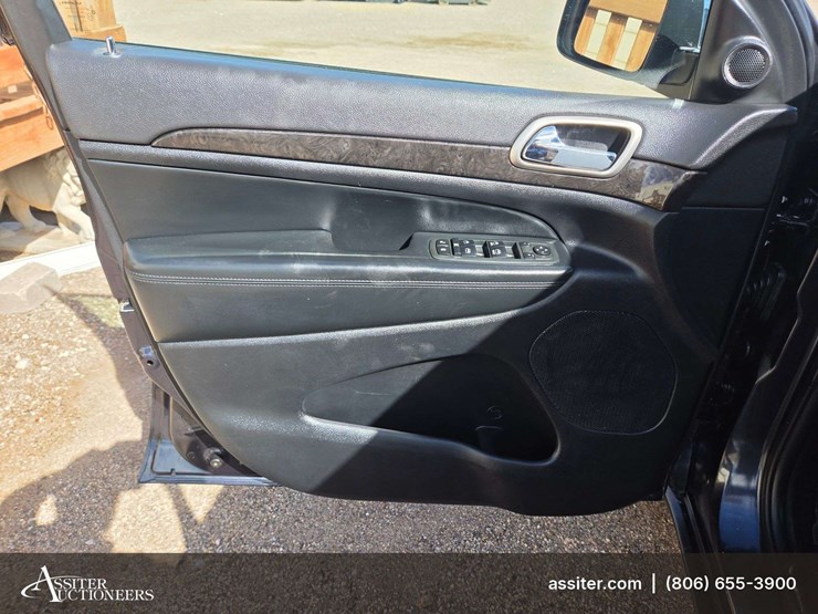 2013-jeep-grand-cherokee-laredo-image-14