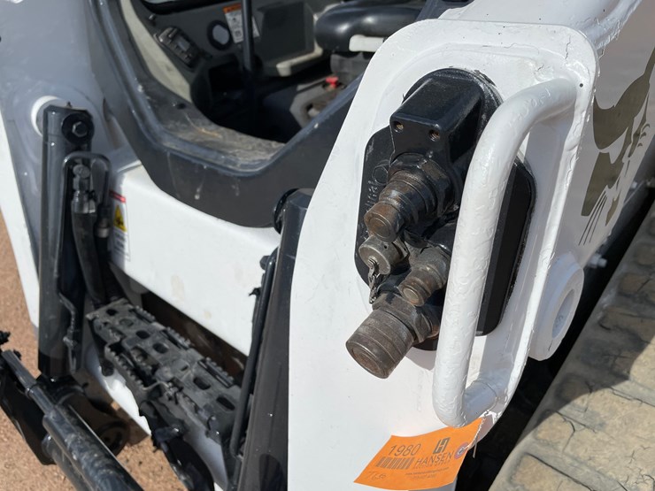 #1074-•-2014-bobcat-t650-tracked-skid-steer-image-18