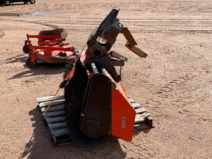 #1019-•-kubota-f2400-4wd-tractor-with-attachments-image-76
