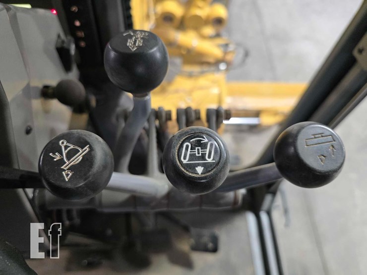 2022-caterpillar-140-image-19