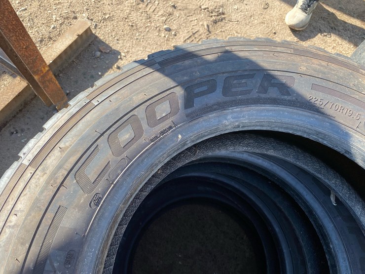 #6963-•-(4)-225/70r19.5-commercial-truck-tires-image-6