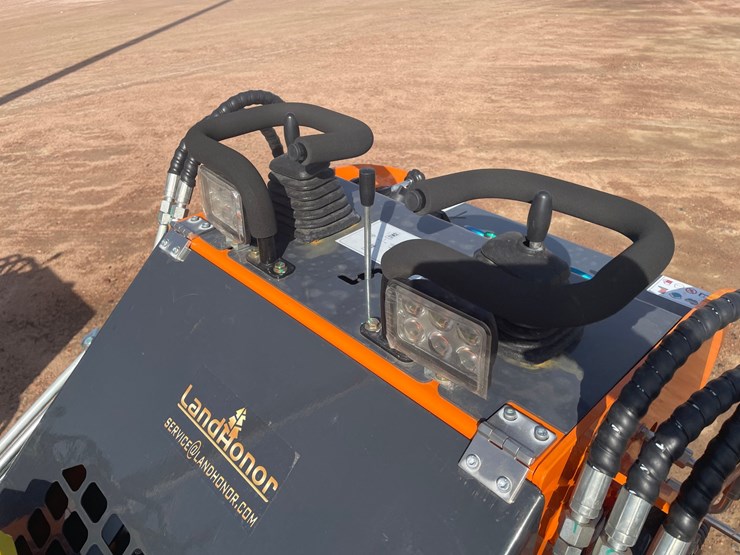 #3201-•-landhonor-mini-skid-steer-loader-me380x2-image-12
