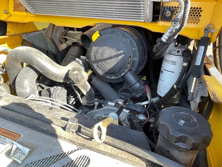 #1905-•-new-holland-l228-skid-steer-image-13