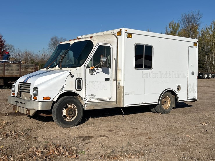 #6934-•-1992-computer-designed-chassis-1300-stoughton-step-van-(has-wi-title)-image-1