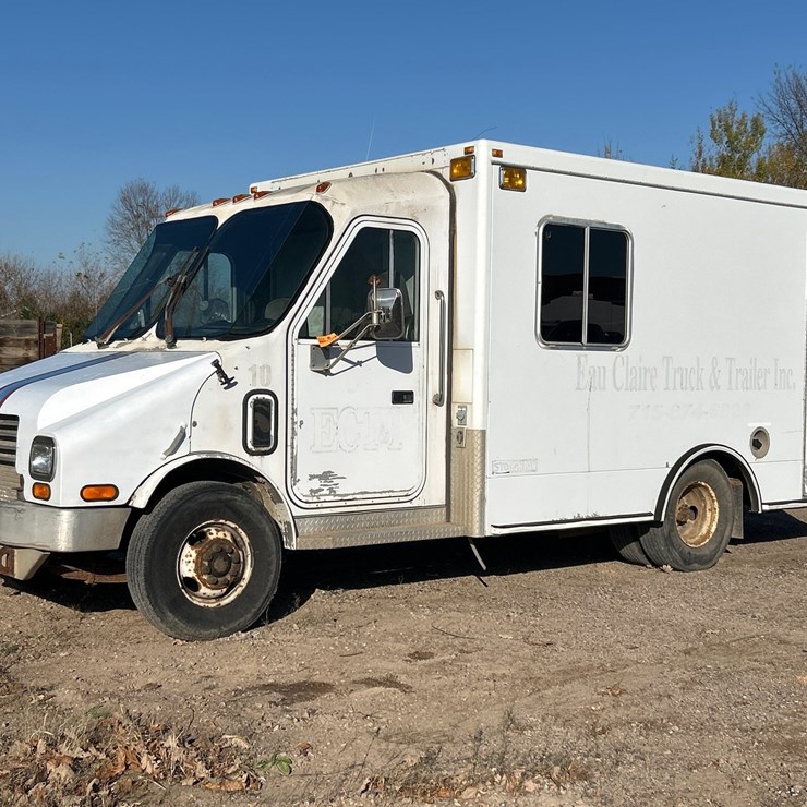 #6934 • 1992 Computer Designed Chassis 1300 Stoughton Step Van (Has WI Title)