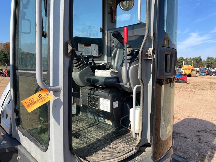 #1904-•-2011-new-holland-e50b-midi-excavator-image-29