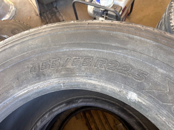 #6992-•-(2)-michelin-commercial-truck-tires-image-4