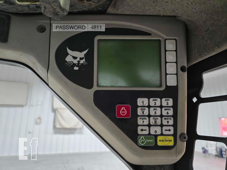 2013-bobcat-t110-image-18