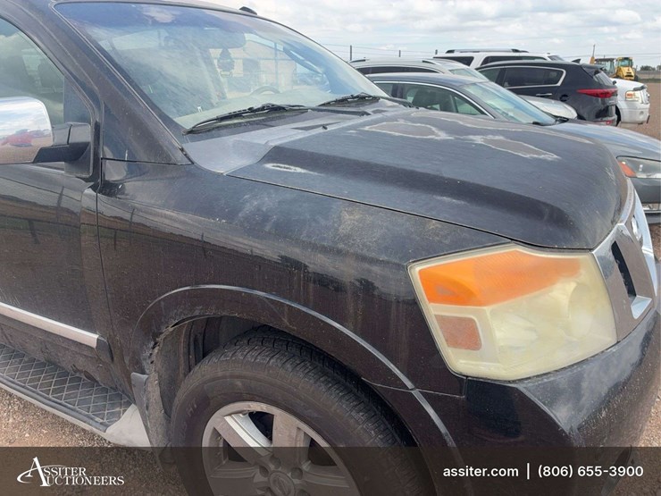 2011-nissan-armada-image-9