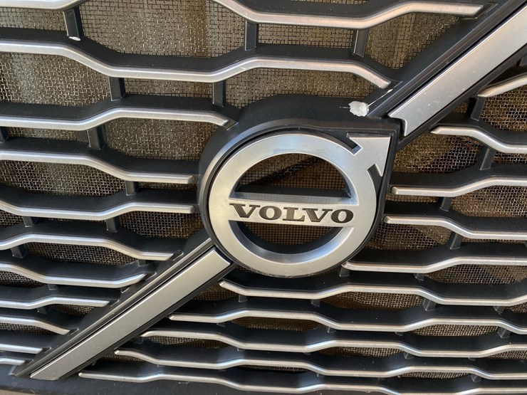 #6985-•-volvo-truck-front-grille-assembly-image-4