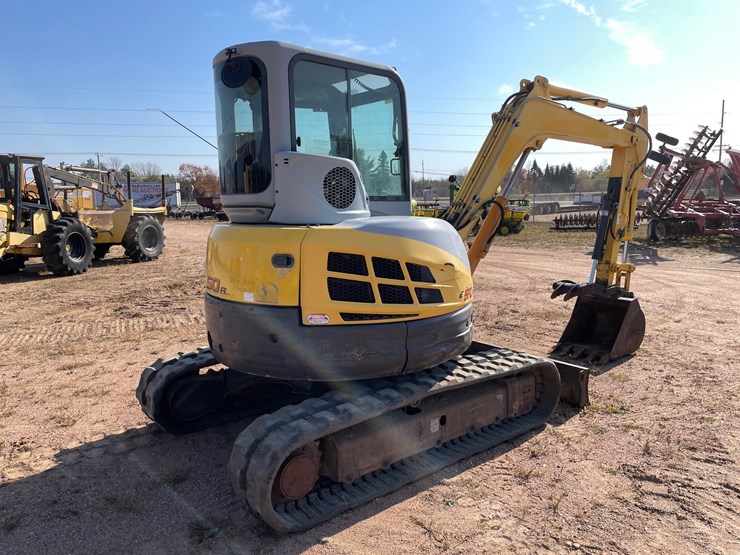 #1904-•-2011-new-holland-e50b-midi-excavator-image-7