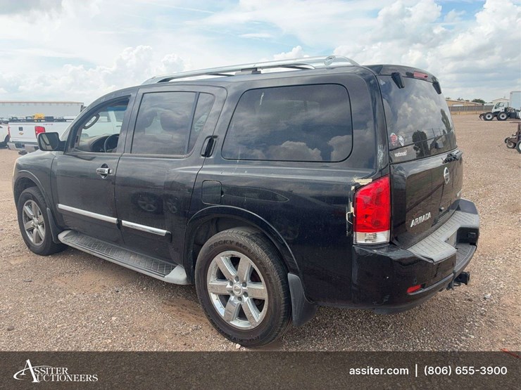 2011-nissan-armada-image-4