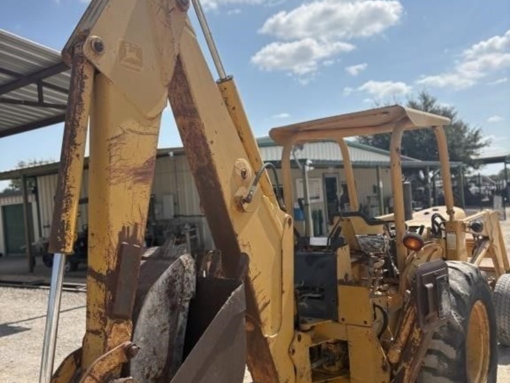 deere-300b-image-4