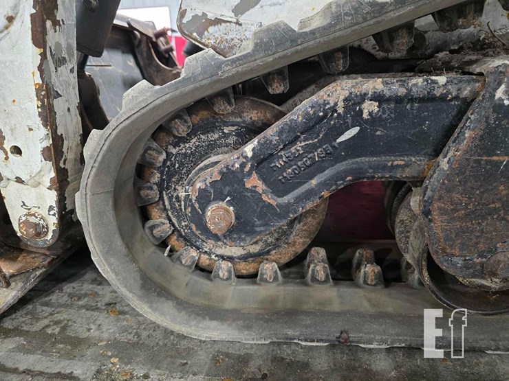2013-bobcat-t110-image-21