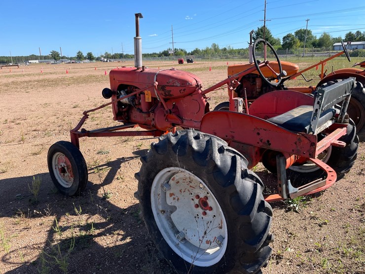 #1951-•-allis-chalmers-b-wide-tractor-image-12
