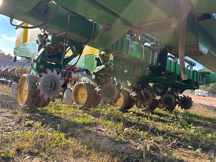 #1948-•-john-deere-7200-16-row-planter-image-22