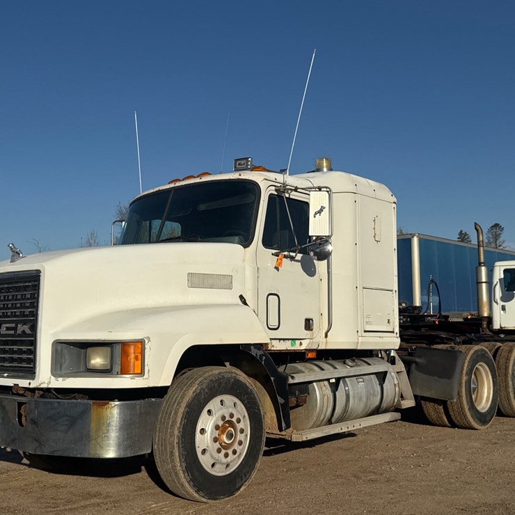#6902 • 1993 Mack Conventional Sleeper Semi Tractor
