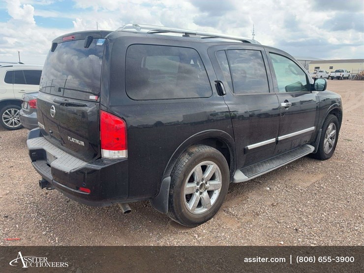 2011-nissan-armada-image-3