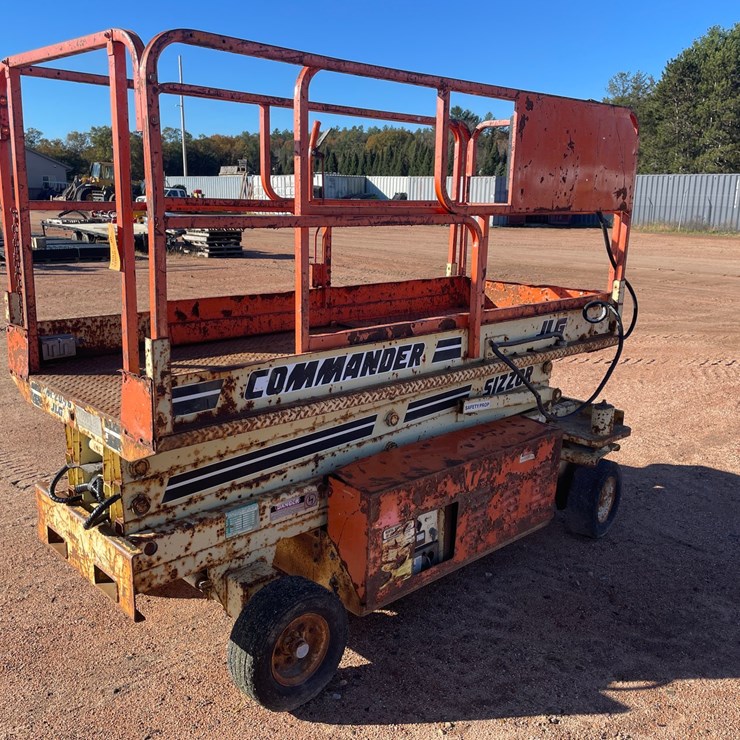 #1897 • JLG Commander CM 2046 Electric Scissor Lift Non-Runner