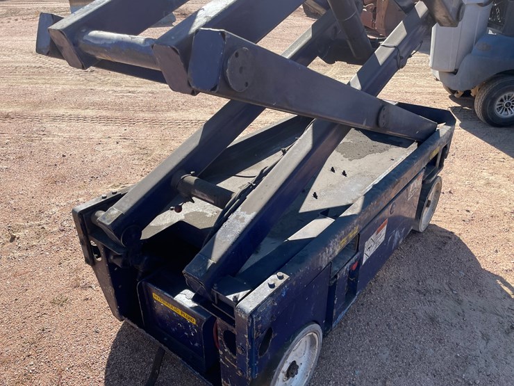 #1876-•-upright-scissor-lift-image-6