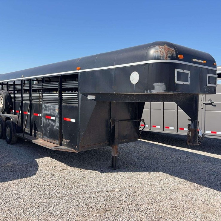 Rawhide Livestock trailer 20ft, 1 cut gate, ST235/80R16 tires, GVW: 12,000lbs
