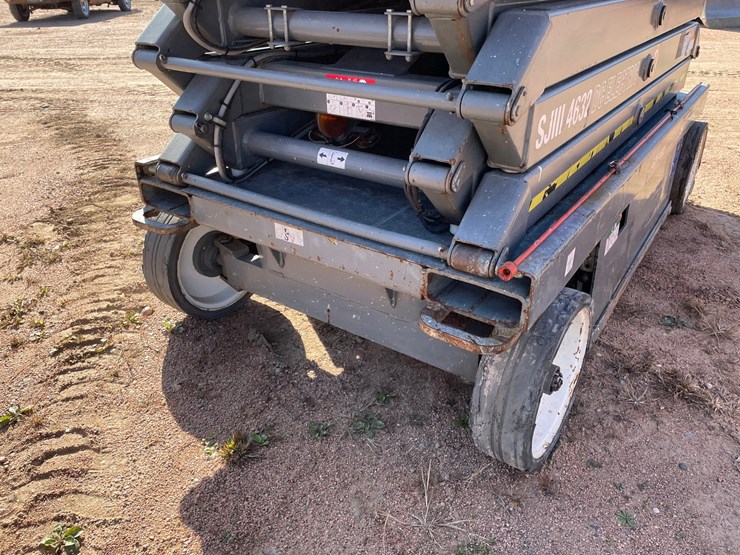 #1877-•-skyjack-sj111-4632-32'-electric-scissor-lift-image-9