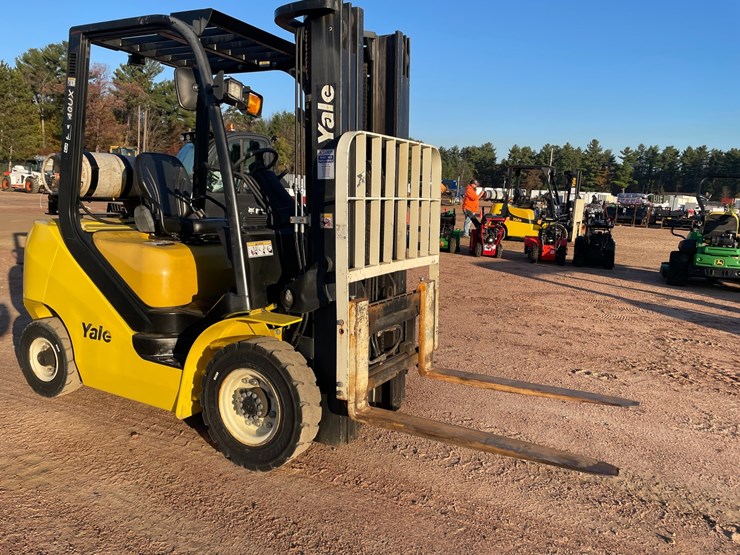 #1882-•-2022-yale-40ux-glp040ux-lp-forklift-image-4