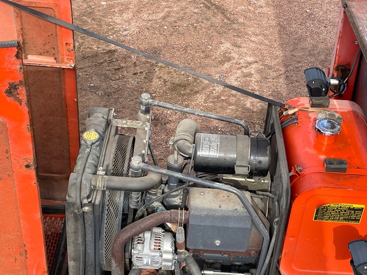 #1019-•-kubota-f2400-4wd-tractor-with-attachments-image-39
