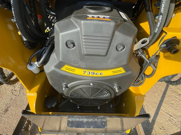#3238-•-agt-mx-crt23-compact-track-loader-image-16