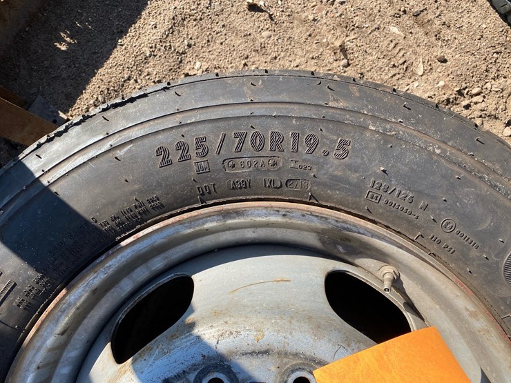 #6964-•-(2)-225/70r19.5-commercial-truck-tires-on-steel-wheels-image-4