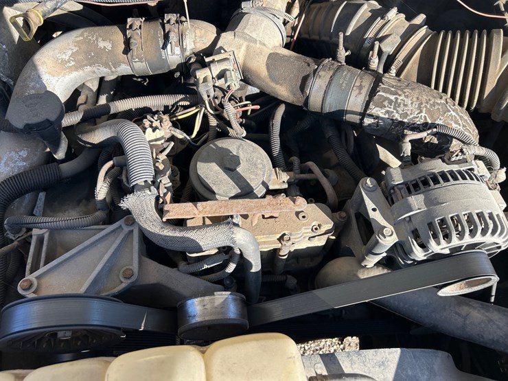 #6935-•-2000-ford-f-550-super-duty-stake-bed-dump-truck-(has-wi-title)-image-45