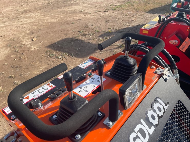 #3211-•-2026-skid-steer-loader-image-17