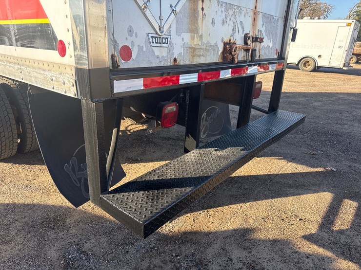 #6900-•-2017-ford-super-duty-xl-box-truck-(wi-title-in-delay)-image-28