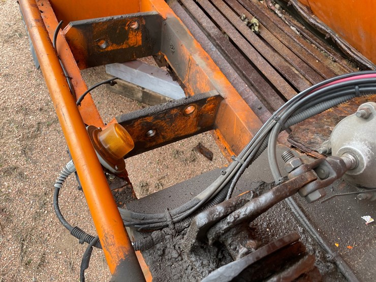#3729-•-16'-salter-and-sand-box-with-conveyor-bottom-image-11