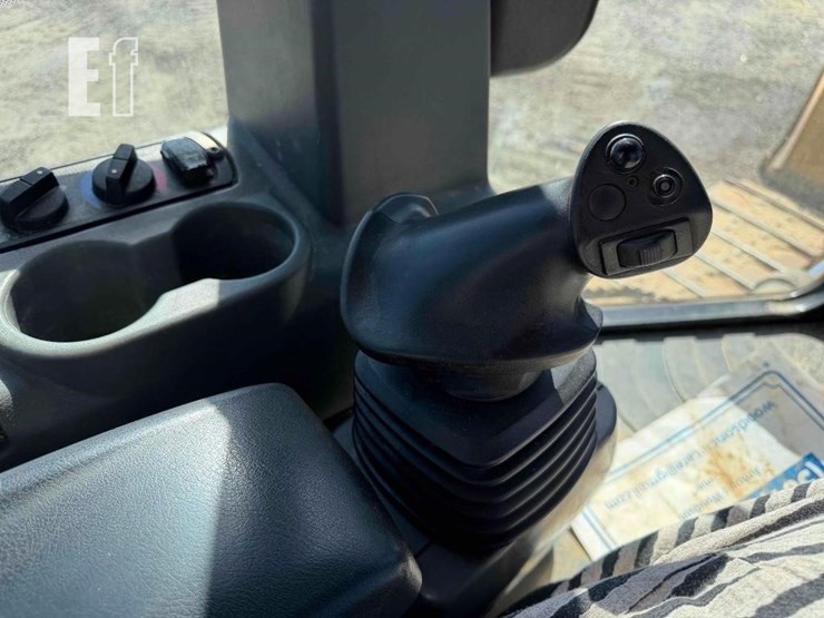2020-caterpillar-d1-image-57